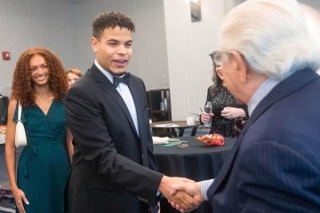 Kobe McCloud meets famed Journalist Carl Bernstein